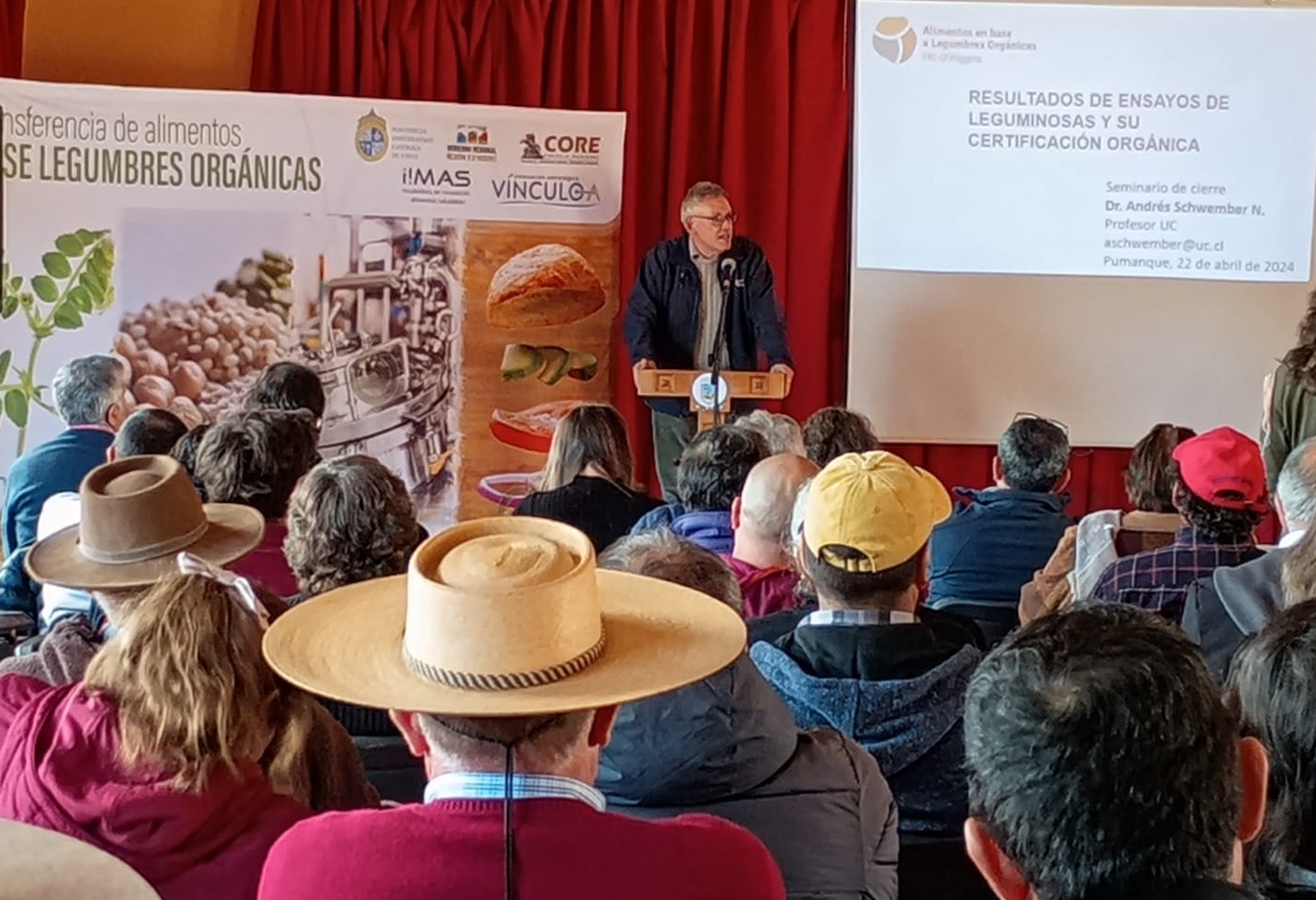 Investigación UC entregará por primera vez en Chile certificación orgánica en legumbres junto a tecnologías innovadoras para su producción