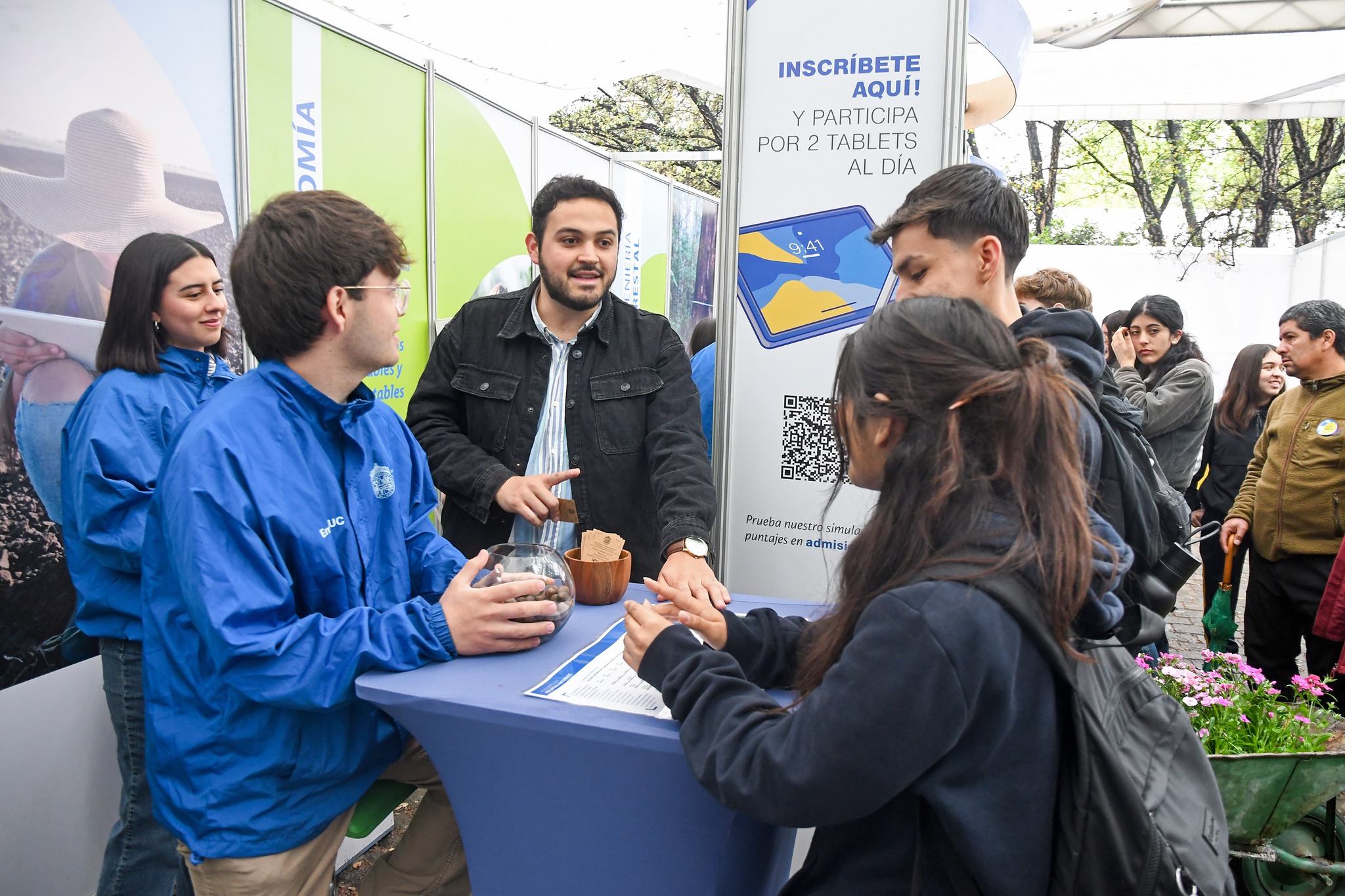 Expo Futuro Novato UC 2024: Más de 700 estudiantes de 3° y 4° año medio participaron en actividades de difusión de Agronomía y Sistemas Naturales