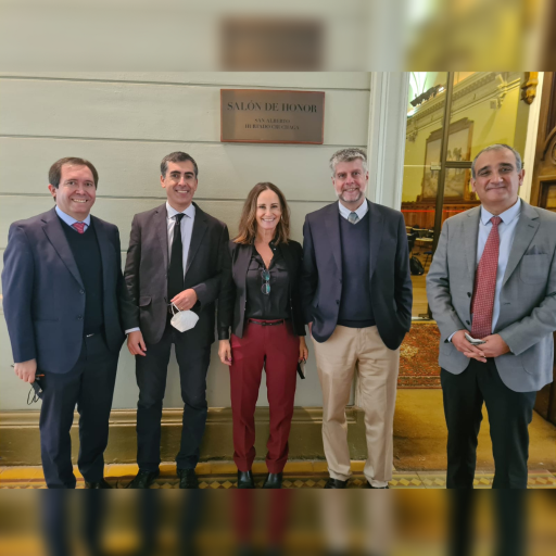 De izquierda a derecha: Héctor Santos, Héctor Valdéz, Bernardita Ramírez, Francisco Meza y el decano Rodrigo Figueroa.