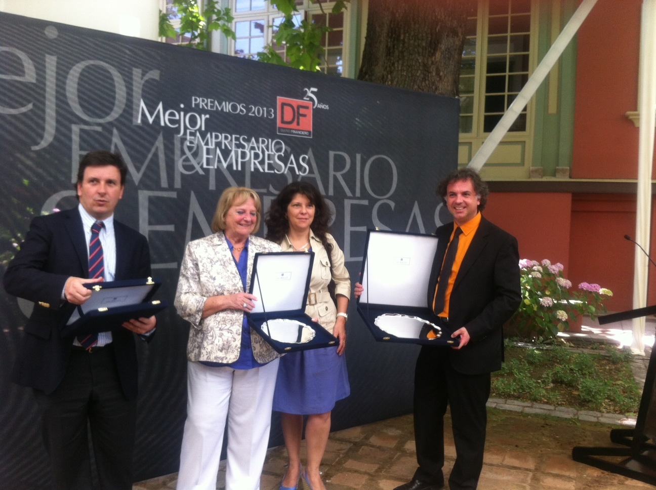 gmontenegro recibiendo premio